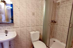 комерційна за адресою Воробйова вул., 13