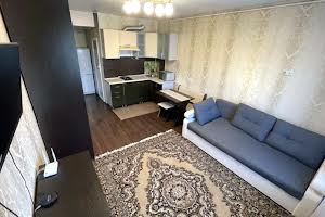 квартира за адресою Платанова вул., 82