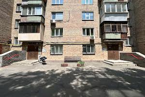 комерційна за адресою Кловський узвіз, 18