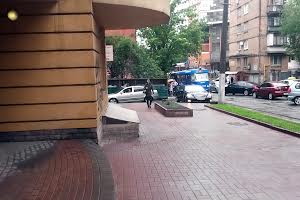комерційна за адресою Дмитрівська вул., 69