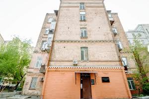 комерційна за адресою Саксаганського вул., 125