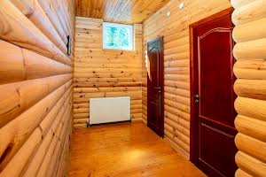 комерційна за адресою Устияновича вул., 1