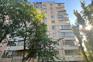 квартира за адресою Ільфа та Петрова вул., 27