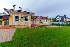будинок за адресою Центральна вул.