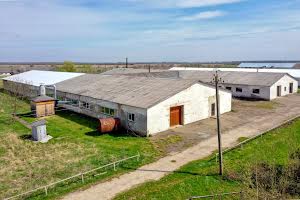комерційна за адресою Українська, 100