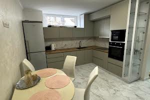 квартира за адресою Кобринської Н., 13