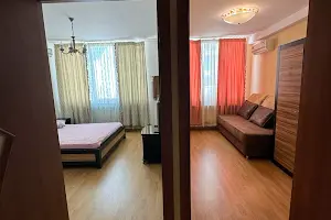 квартира за адресою Літературна вул., 12