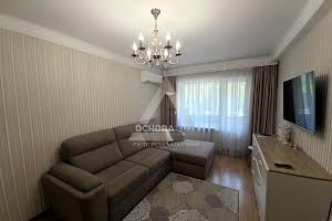 квартира за адресою Шкільна вул. (Героїв Сталінграда), 18