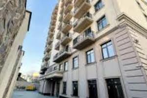 комерційна за адресою Єврейська вул., 1