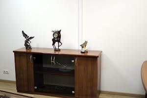 комерційна за адресою Чорновола вул., 136