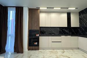 квартира за адресою Степана Бандери вул., 77-Б