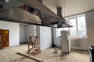 комерційна за адресою Набережна, 1