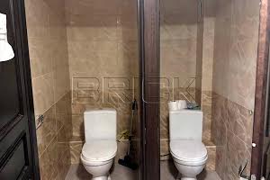 комерційна за адресою Софіївська вул., 16