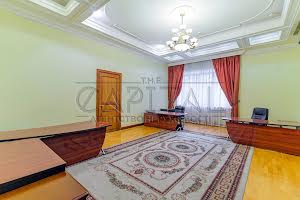 комерційна за адресою Липська вул., 10