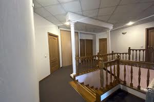 комерційна за адресою Володимирська вул., 37