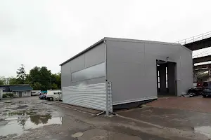 комерційна за адресою Будівельників вул., 1