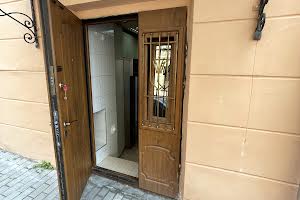 комерційна за адресою Данила Галицького пл., 4