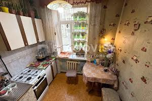 комерційна за адресою Саксаганського вул., 63/28