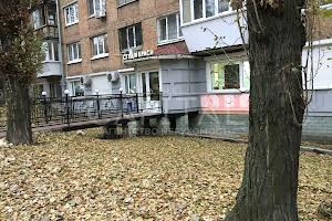 комерційна за адресою Джона Маккейна вул. (Івана Кудрі), 42