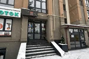 комерційна за адресою Петрівська, 1