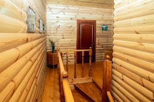 комерційна за адресою Устияновича вул., 1