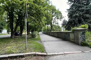 комерційна за адресою Просвіти вул., 1