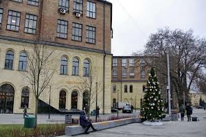 комерційна за адресою Князів Острозьких вул. (Московська), 2