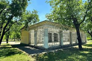 комерційна за адресою пл. Гірницької Слави, 4