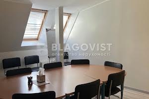 комерційна за адресою Володимирська вул., 37