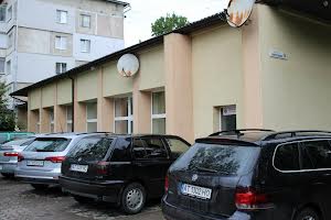 комерційна за адресою Чорновола вул., 136