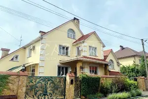 будинок за адресою Центральна вул., 30-В
