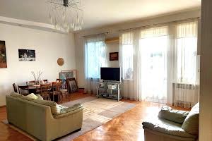 квартира за адресою Куликівський узвіз (Революції), 9