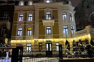 комерційна за адресою Паркова вул. (), 9