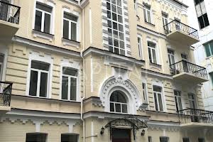комерційна за адресою Дмитрівська вул., 44б
