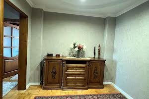 квартира за адресою Гната Хоткевича вул., 75А