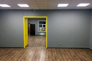 комерційна за адресою Базарна вул., 25