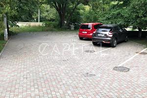 комерційна за адресою Лук'янівська вул., 1