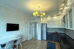 комерційна за адресою Київ, Кловський узвіз (Кловський), 7a