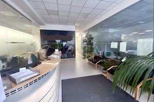комерційна за адресою Нововокзальна вул., 2А