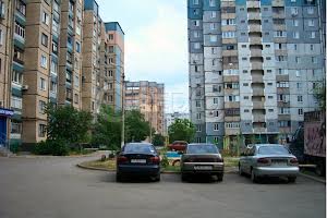 комерційна за адресою Незалежності України вул., 10