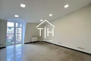 комерційна за адресою Спаська вул., 9