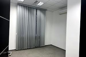 коммерческая по адресу Юнаківа, 9