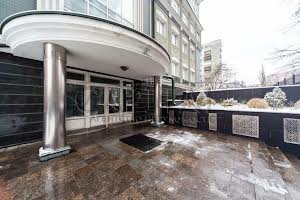 коммерческая по адресу Василия Тютюнника ул. (Анрі Барбюса), 3