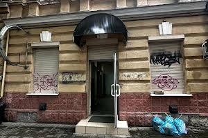 комерційна за адресою Івана Франка вул., 27
