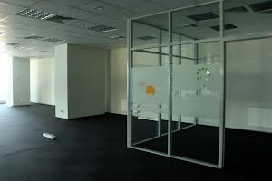 комерційна за адресою Спортивна пл., 1А