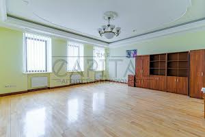 комерційна за адресою Липська вул., 10