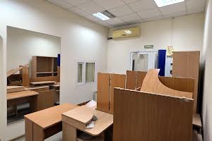 комерційна за адресою Кловський узвіз, 4