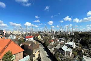 будинок за адресою Листопадна вул.