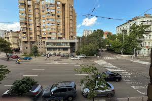 комерційна за адресою Саксаганського вул., 63/28