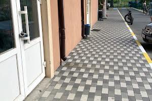 комерційна за адресою Кленова вул., 45-А